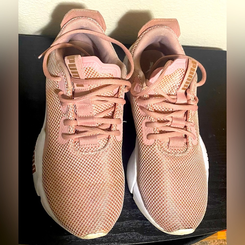 🔥Used Womens Light Pink Soft Foam Puma Sneaker shoe - size 8